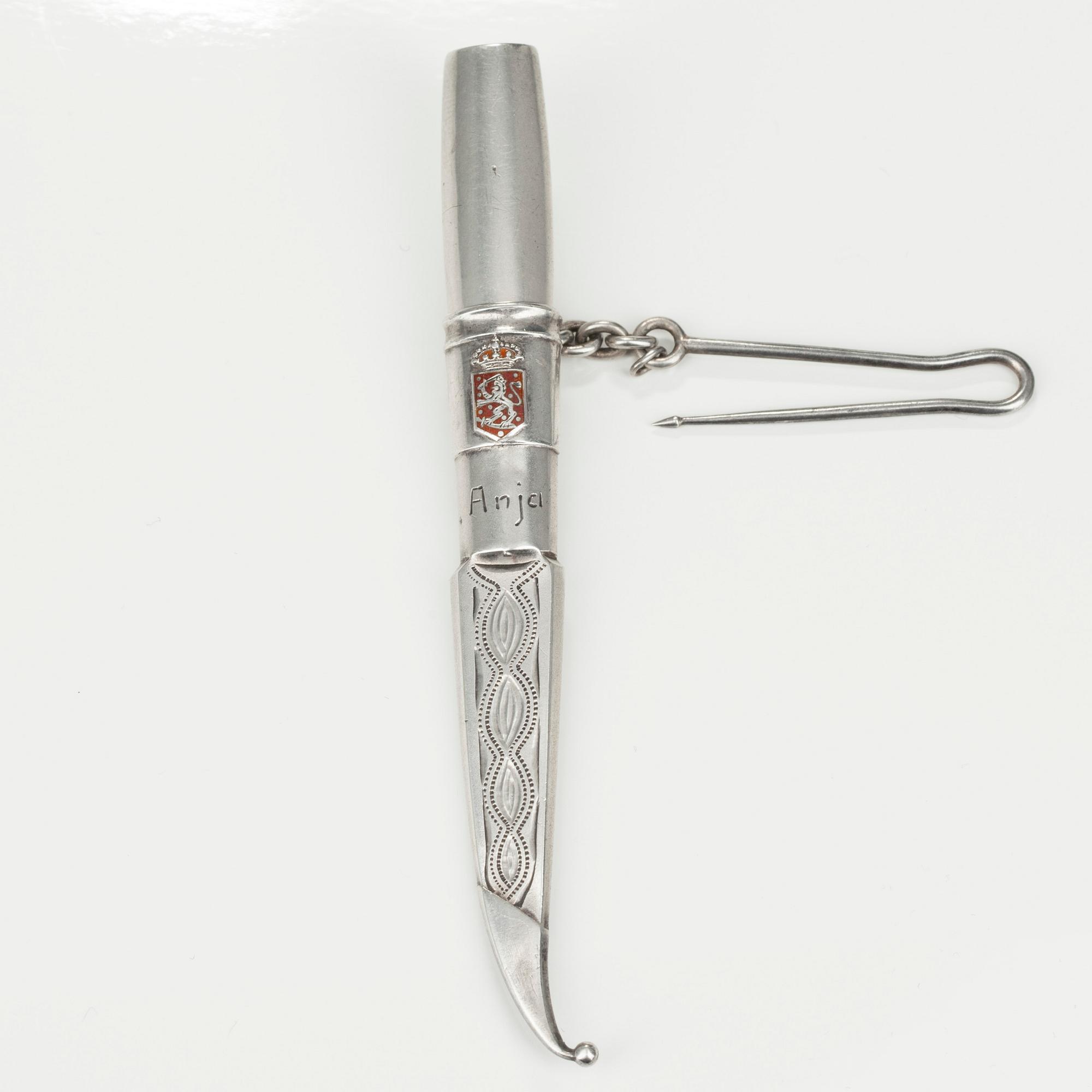 SLIDKNIV, 813 silver, emalj, stål. Suomen Kultaseppä Oy. Början på 1900-tal.