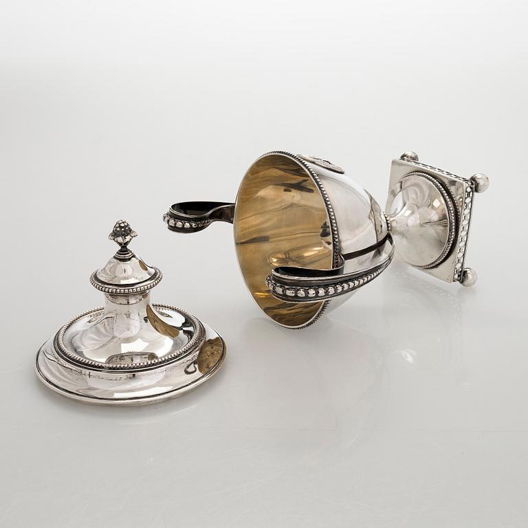 A lidded silver sugar bowl, GAB, Stockholm 1896.