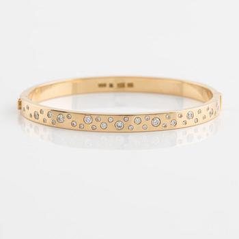 Armring, 18K guld med briljantslipade diamanter.