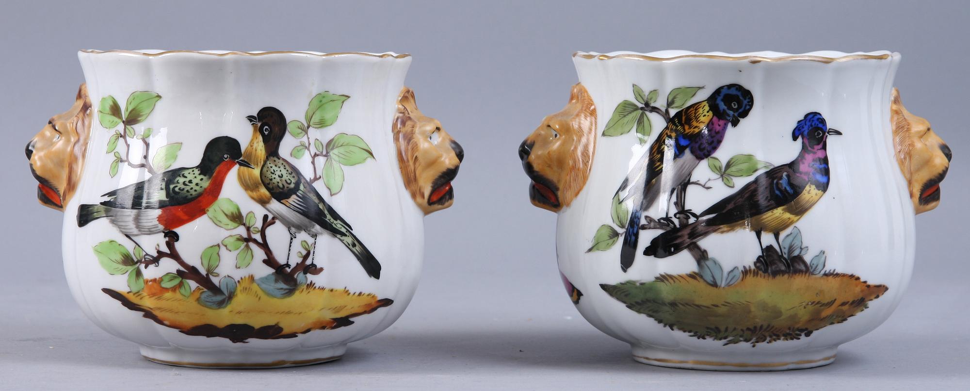 YTTERFODER, 2 st, porslin, Dresdenliknande märke, 1900-tal.