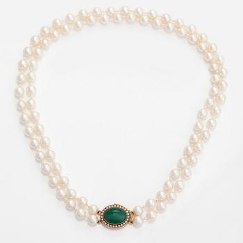 A double-stranded cultured pearl necklace, with clasp in 14K gold and aventurine quartzite.