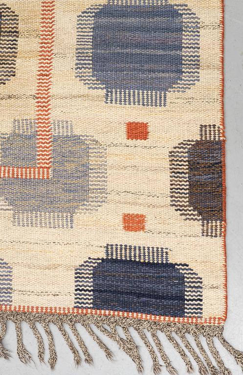Märta Måås-Fjetterström, a carpet, "Blåplump", flat weave, ca 291 x 201 cm, signed AB MMF.