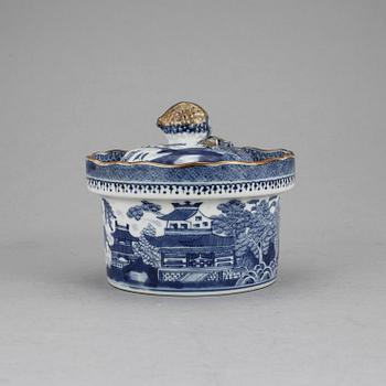 SMÖRASK, kompaniporslin, Qingdynastin, Qianlong (1736-95).