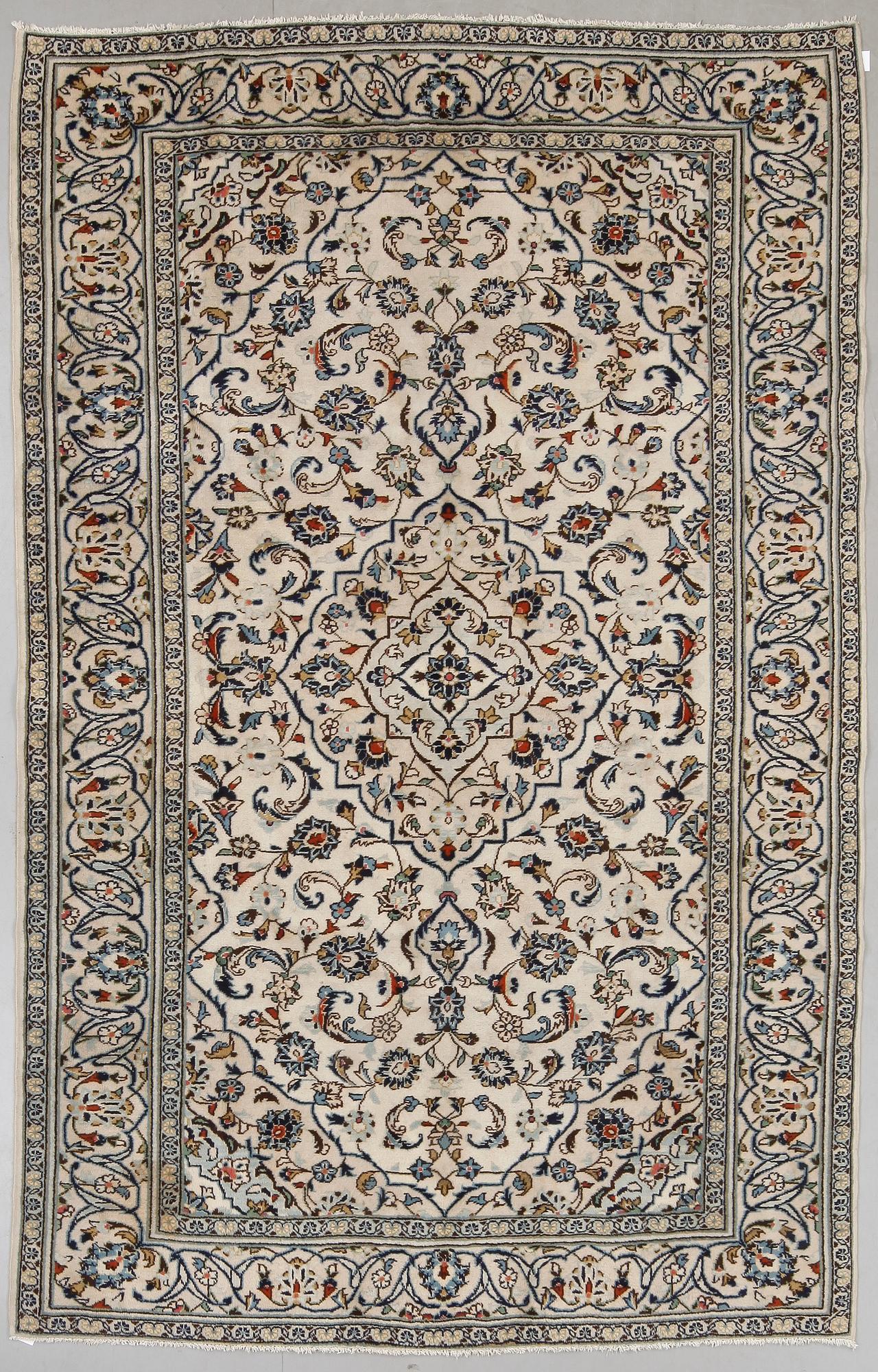 MATTA, Keshan, ca 300x192 cm.