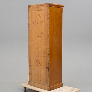 JALUSISKÅP, 1900-talets första hälft.