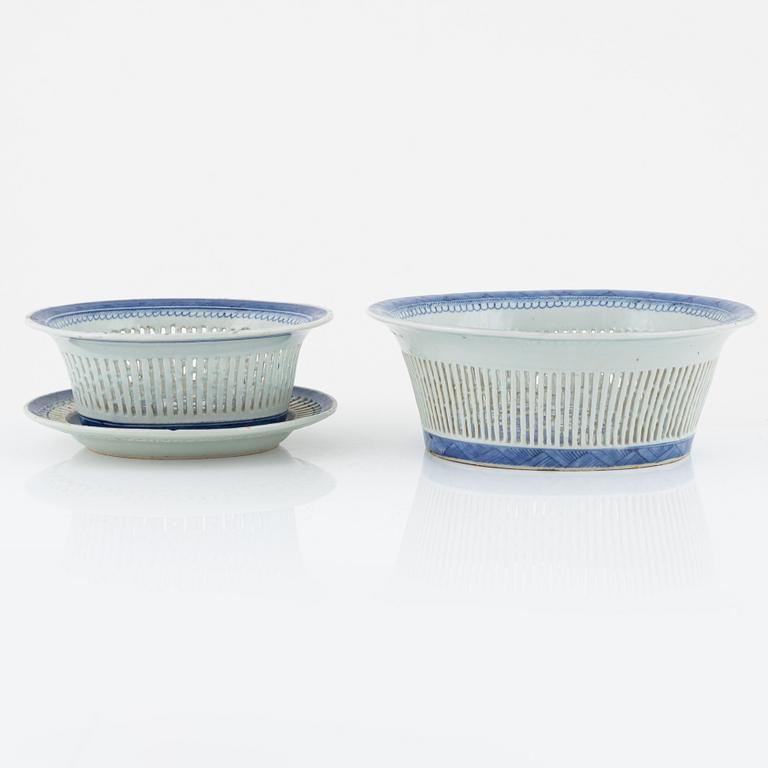 Two blue and white bowls, China, Jiaqing (1796-1820).