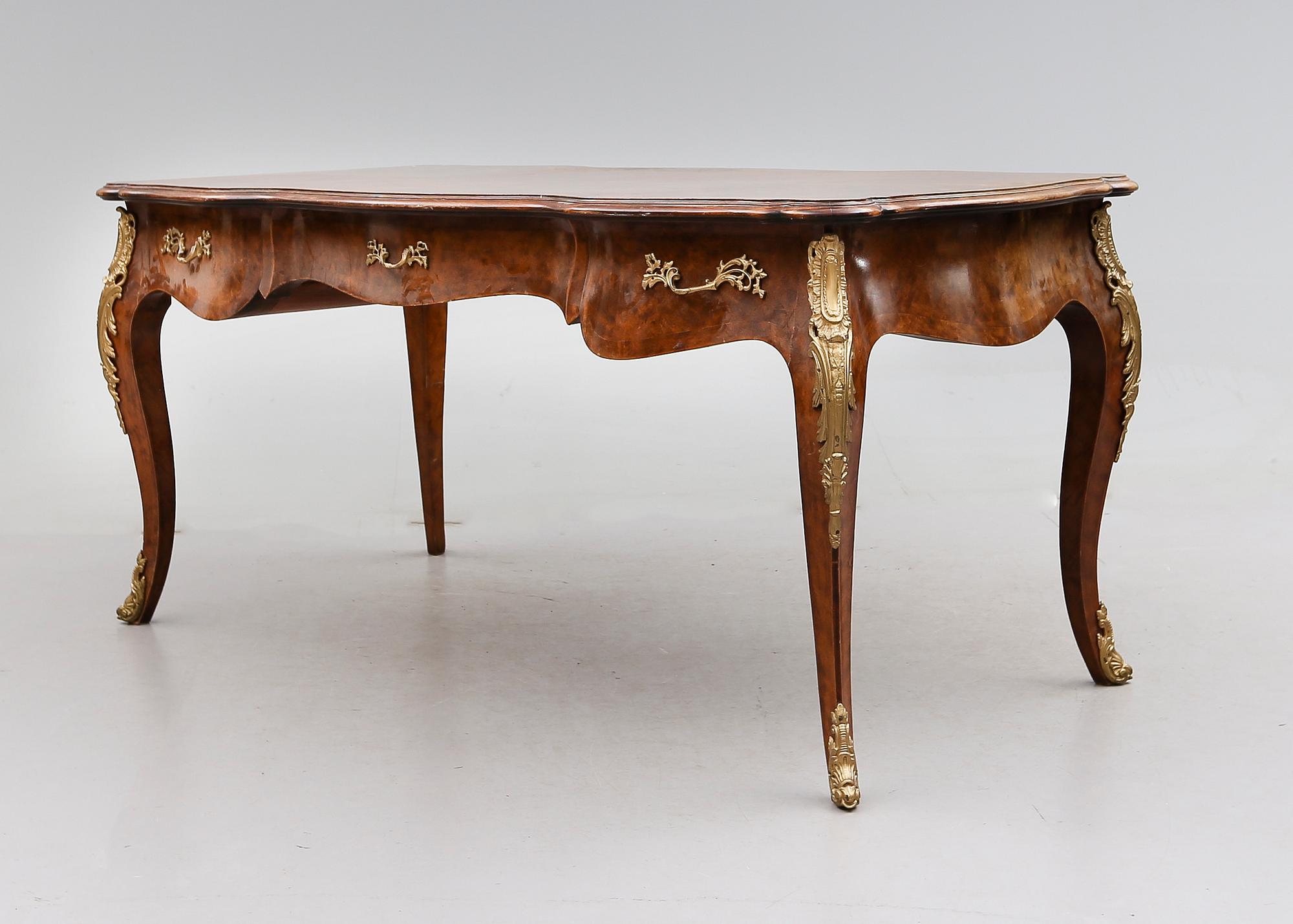 SKRIVBORD, rokokostil, 1900-talets första hälft.