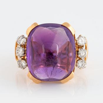 981. A WA Bolin ring in 18K gold set with a cabochon-cut amethyst and round brilliant-cut diamonds.