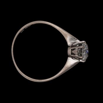 A brilliant cut diamond ring, 0.95 ct.