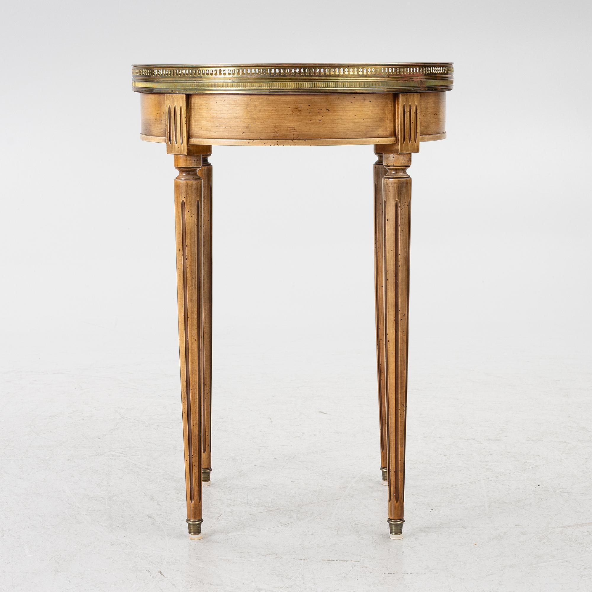 Sidobord, Louis XVI-stil, omkring 1900.