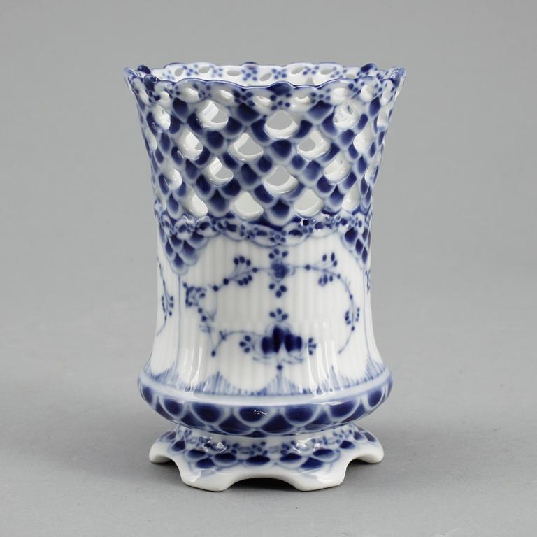 SERVISDELAR, 9st , porslin, "Musselmalet", Royal Copenhagen, 1900-talets andra hälft.