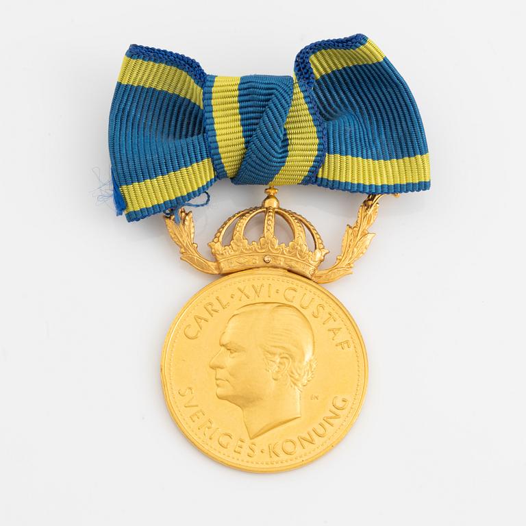 Carl XVI Gustaf, medalj, guld 23 k, "För nit och redlighet i rikets tjänst", i etui, 2004.