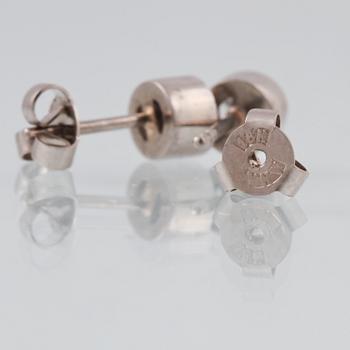ÖRHÄNGEN, 18K vitguld med briljantslipade diamanter ca 1.00 ct. Vikt 2,9 gram.