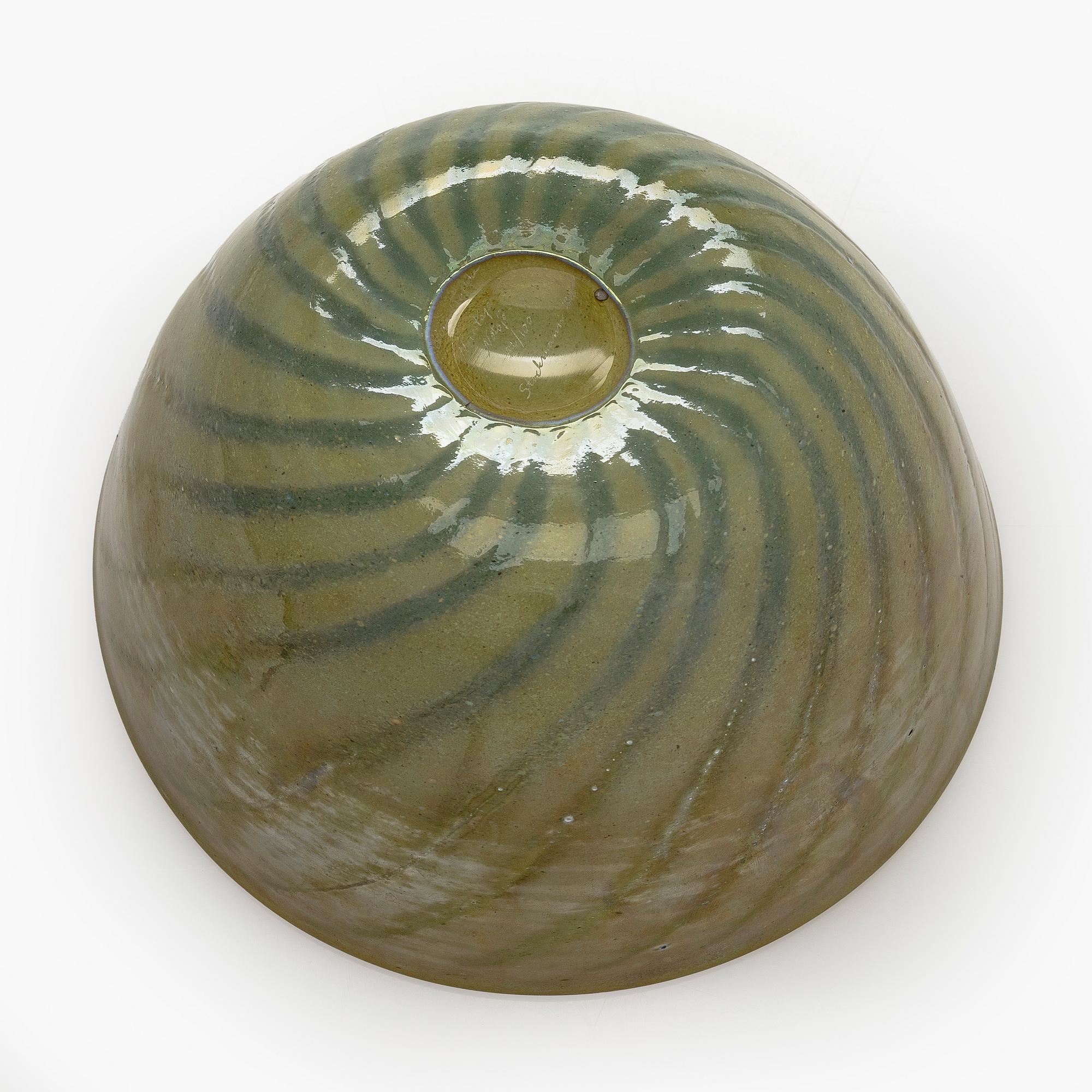 Oiva Toikka, Bowl, Pro Arte series. Signed Oiva Toikka Nuutajärvi Notsjö, 92/100, Stockmann 125.