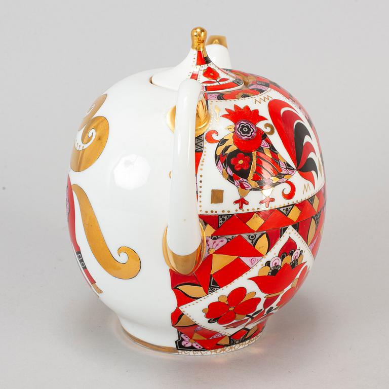 A Lomonosov porcelain teapot with cover, Soviet union.