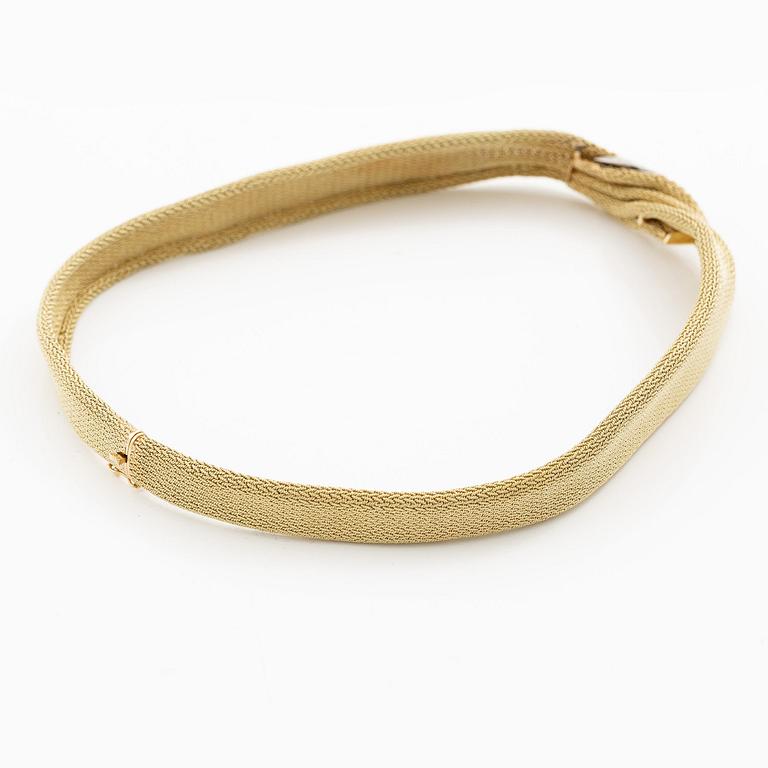 Collier 18K guld med runda briljantslipade diamanter.