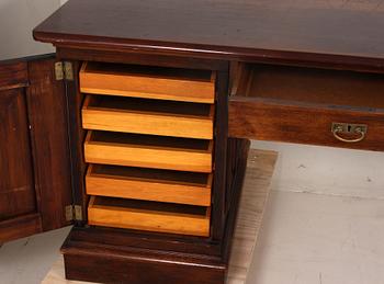 SKRIVBORD, omkring 1900.