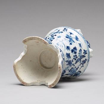 A blue and white tulip vase, Qing dynasty, 19th Century.