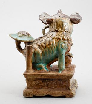 FIGUR, lergods, Kina, sannolikt 1900-tal.