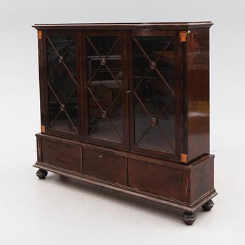 BOKSKÅP, 1900-talets första hälft.