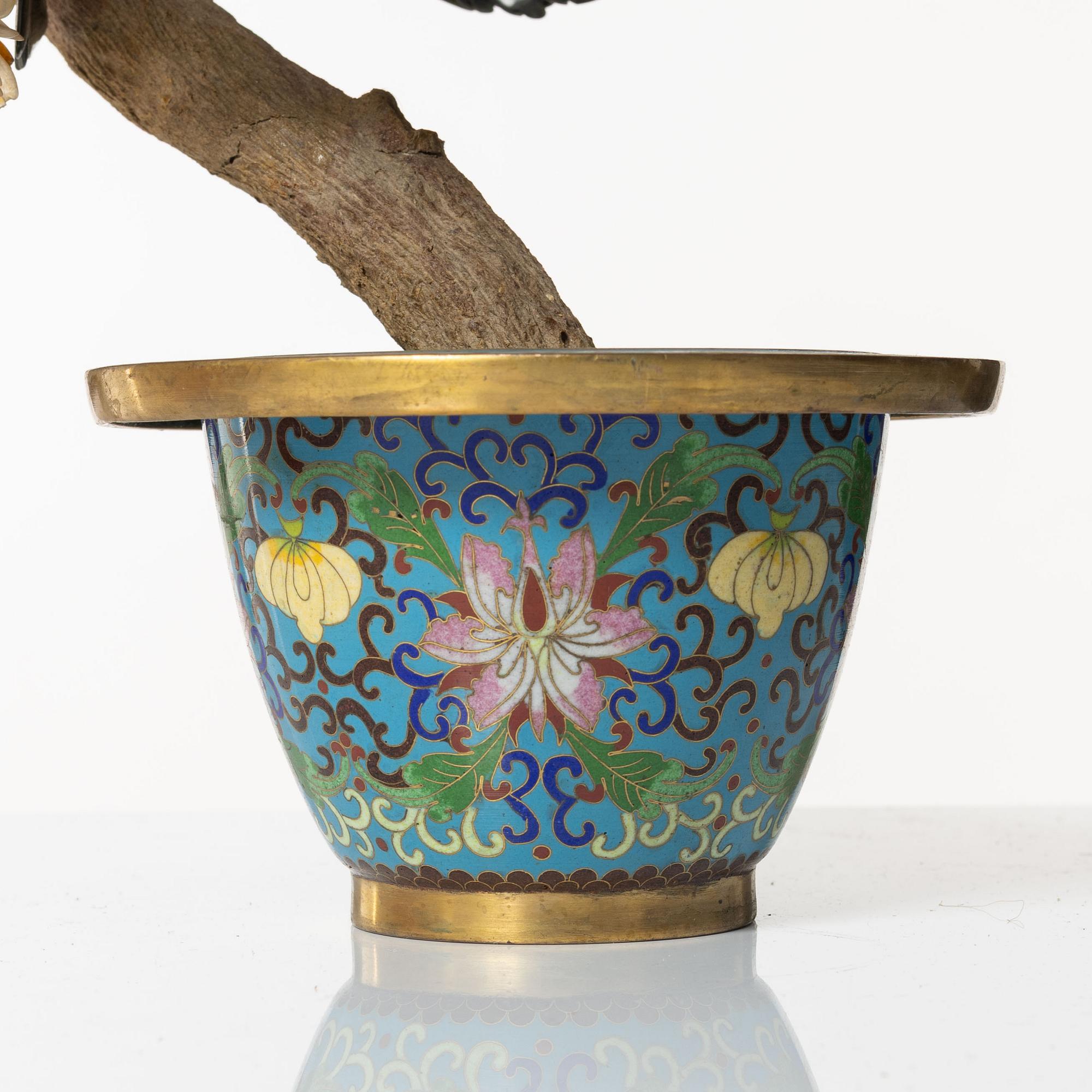Decoration tree, stone, with pot in cloisonné, China, 20th century.