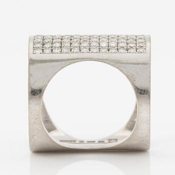 Sigurd Persson, Wolfgang, Gessl, 18K white gold with brilliant-cut diamonds.