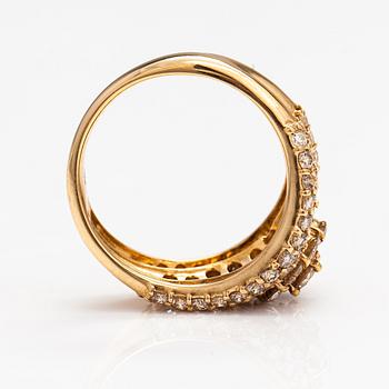 An 18K gold ring with diamonds ca. 3.00 ct in total according to certificate. AIG-certificate.