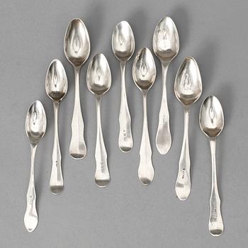 TESKEDAR, sk Fiolmodell, 9 st, 1800-talets första hälft, bl a Ramberg, Helsingborg. Tot vikt: 91 gram.