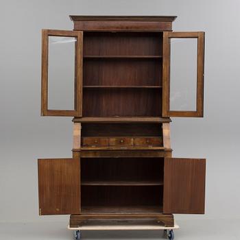 VITRINSKÅP, 1800-tal.