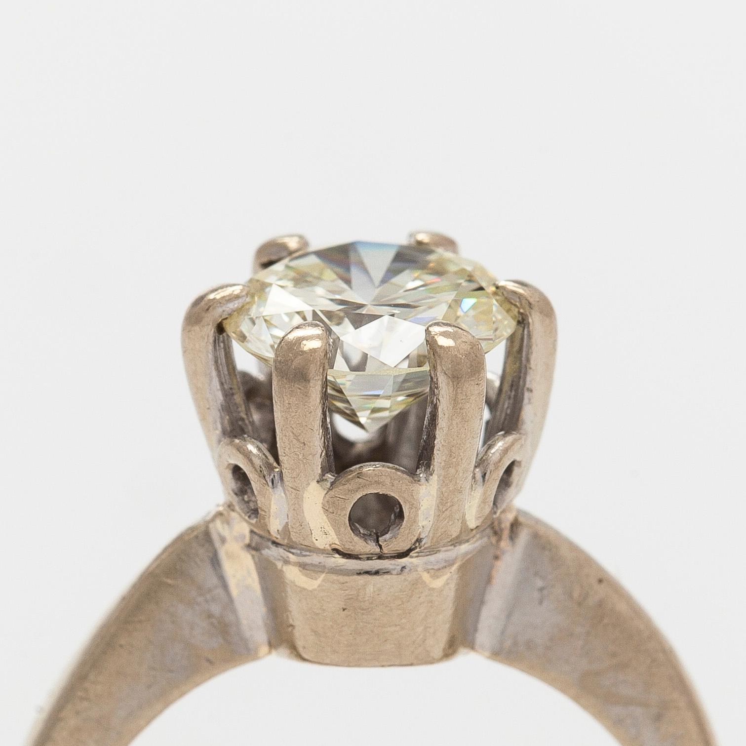 An 18K white gold ring, with a brilliant-cut diamond approximately 1.75 ct. With certificate.
