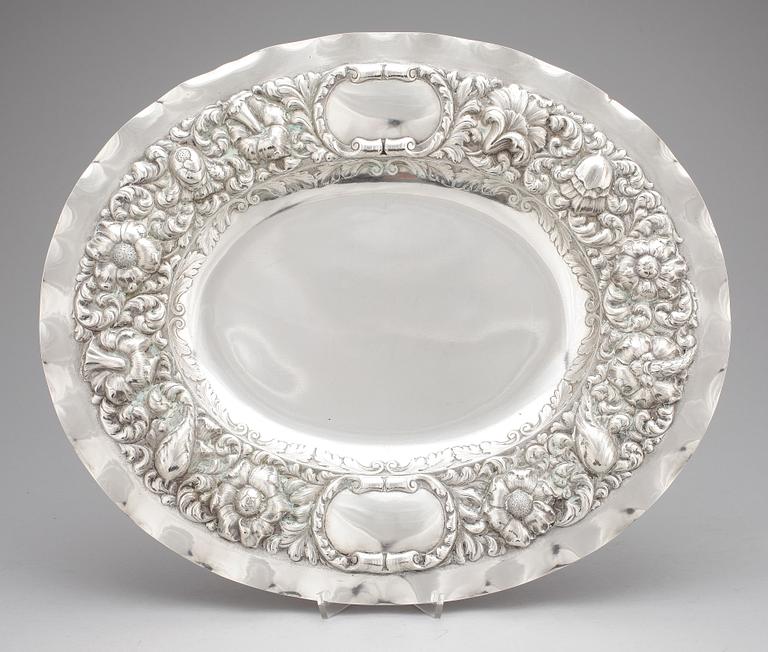 PRESENTERFAT, silver, barockstil, CG Hallberg, 1916. Vikt ca 780 g.