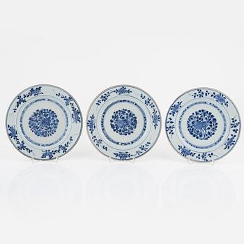 Tallrikar, 12 st, porslin, Kina, (Qianlong 1736-95).
