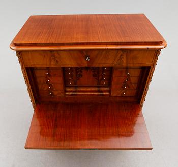 CHIFFONJÉ, 1800-talets andra hälft.