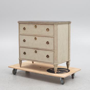 A painted Gustavian style chest of drawers, 20th century.