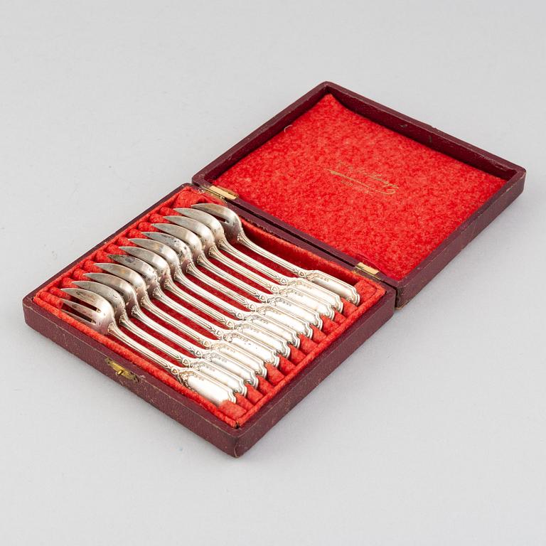 A set of 12 silver oyster forks, mark of Delheid Frères, Belgium, circa 1900.