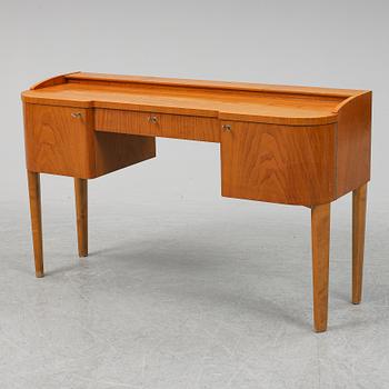 A 1940's table with pouf.