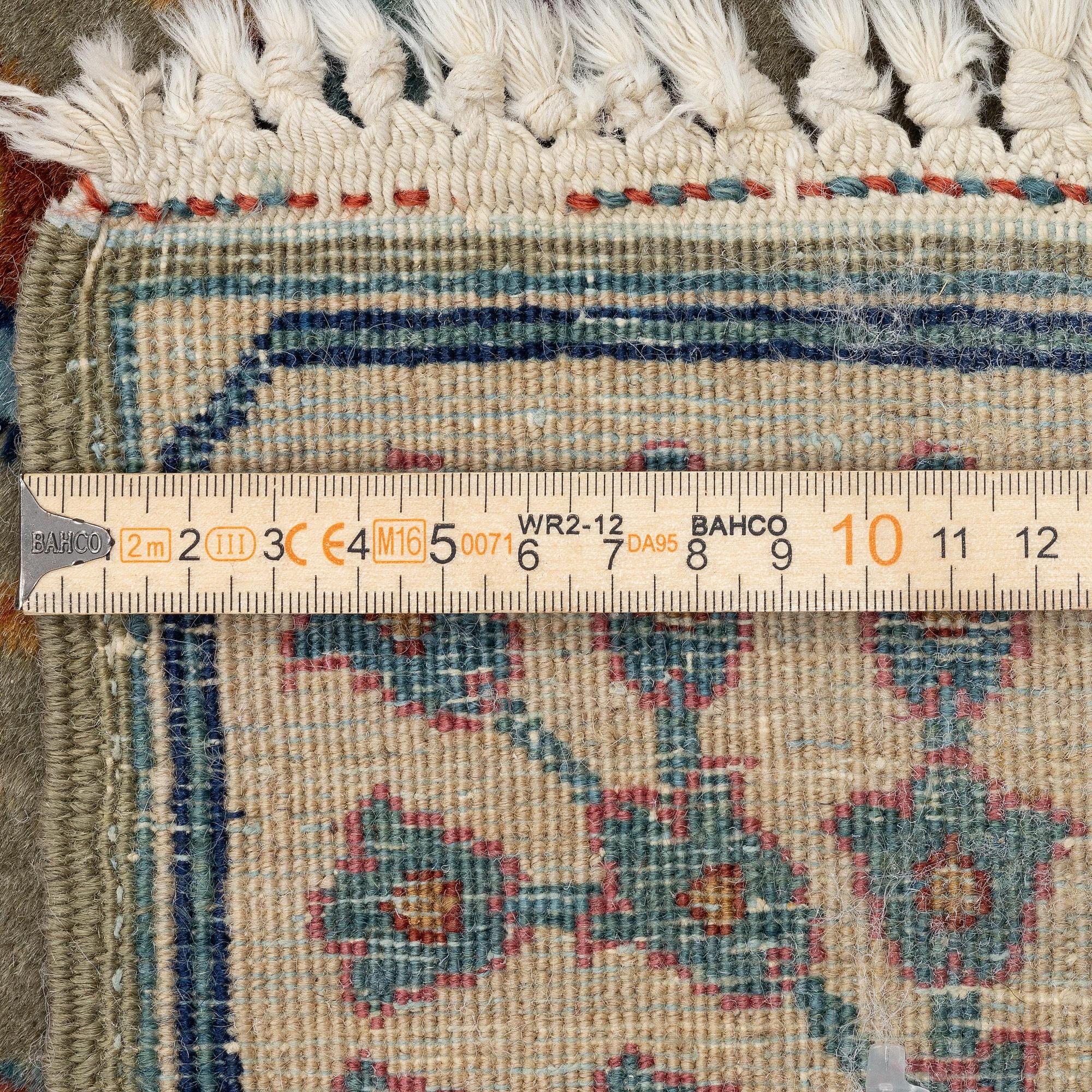 Matta, antik "PETAG" Täbris, Norvästra Iran, signerad, ca 386 x 295 cm.