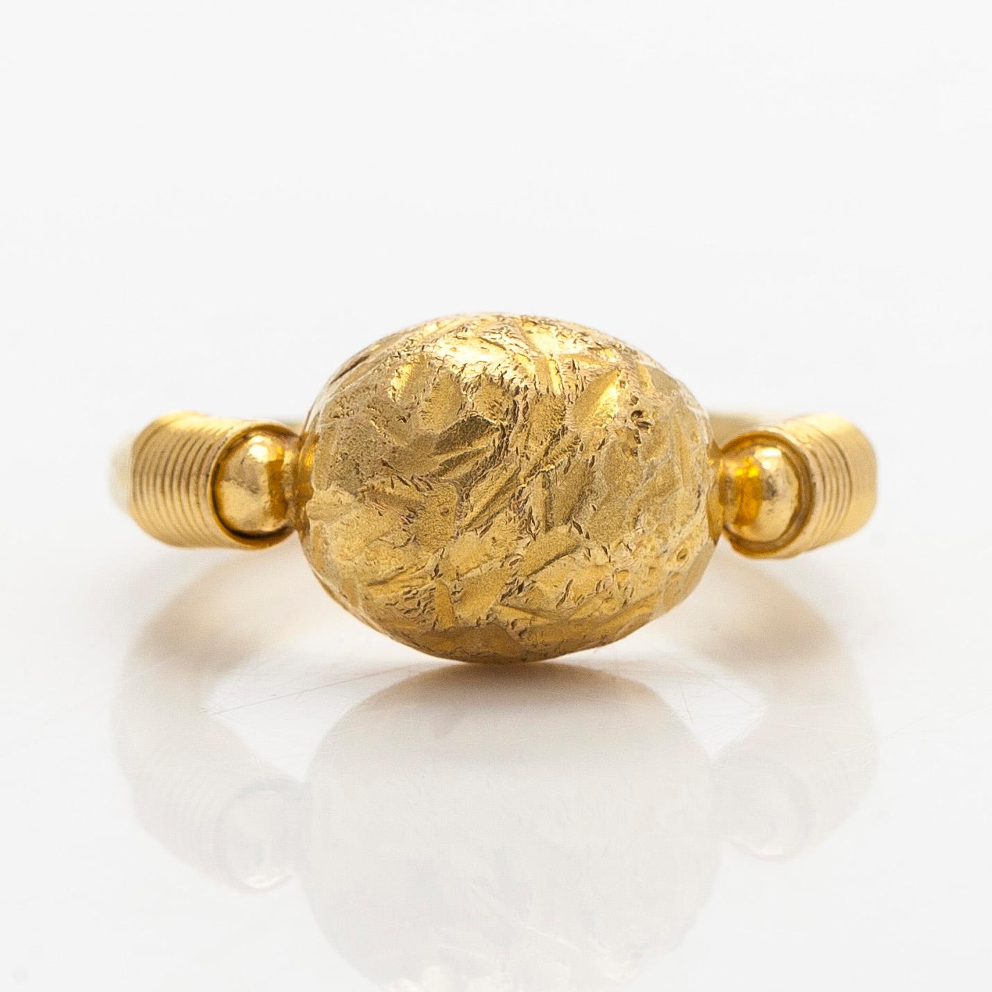 Jaana Lehtinen, ring, 18K guld, A. Tillander,Helsingfors 1994,
