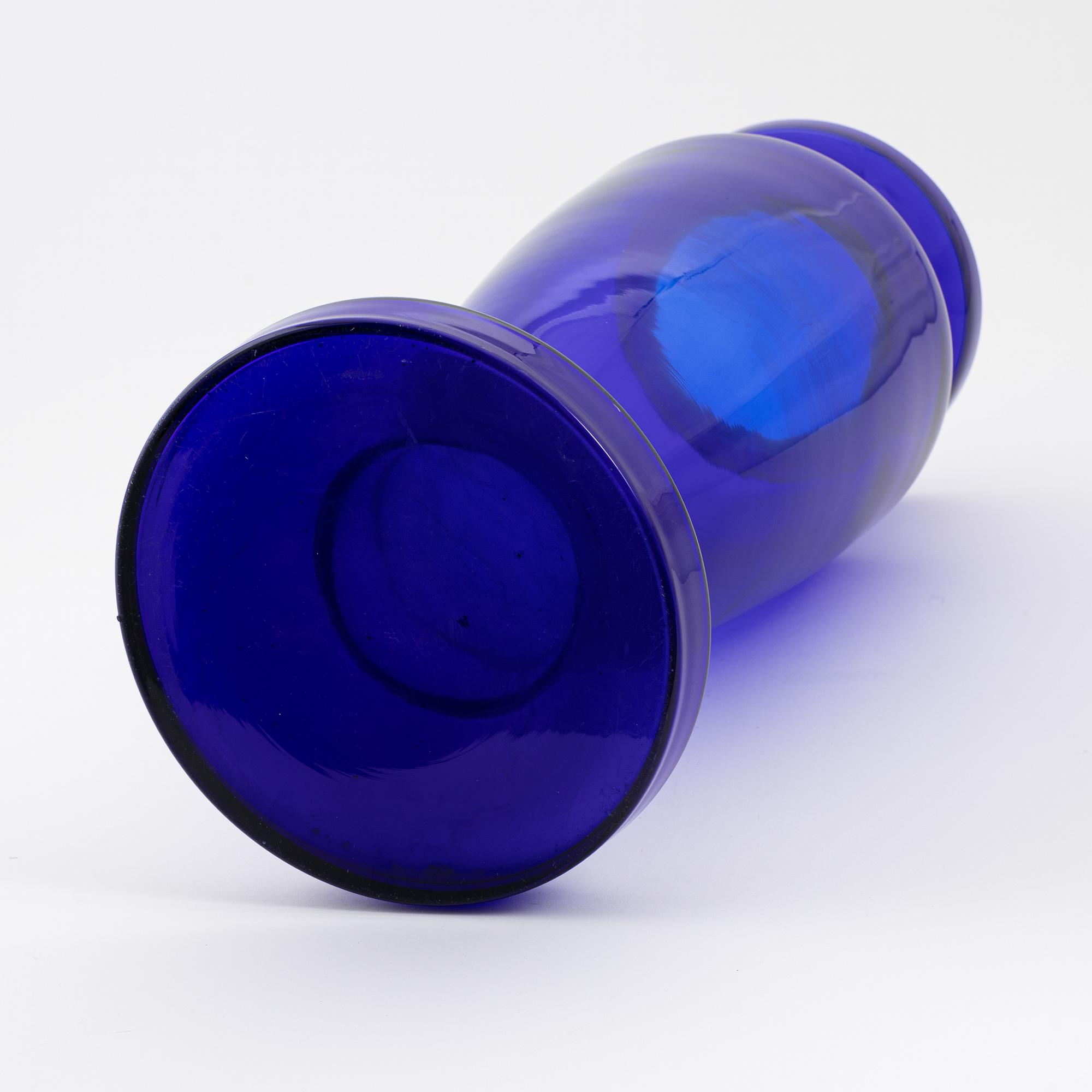 Praktvas, glas, 1900-tal.