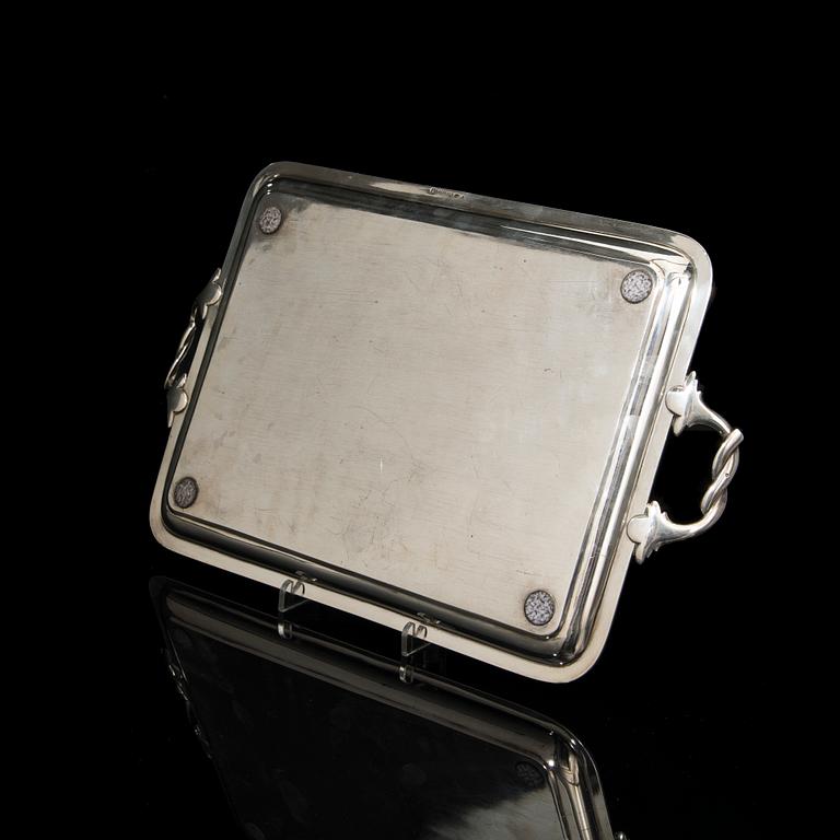 BRICKA, silver, Ryssland, S:t Petersburg ca 1900. Morosov. Vikt 1070 g.
