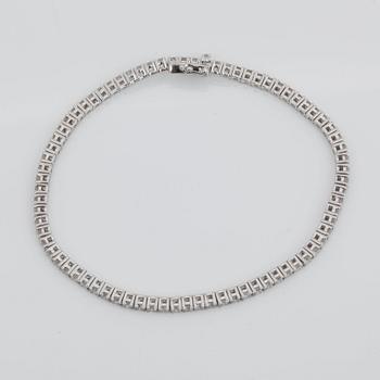 A brilliant-cut diamond bracelet, 3.51 cts in total.