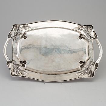 An Austrian Art Nouveau silver 800 platter, maker's mark indistinct HM, Singer, Vienna c. 1900.