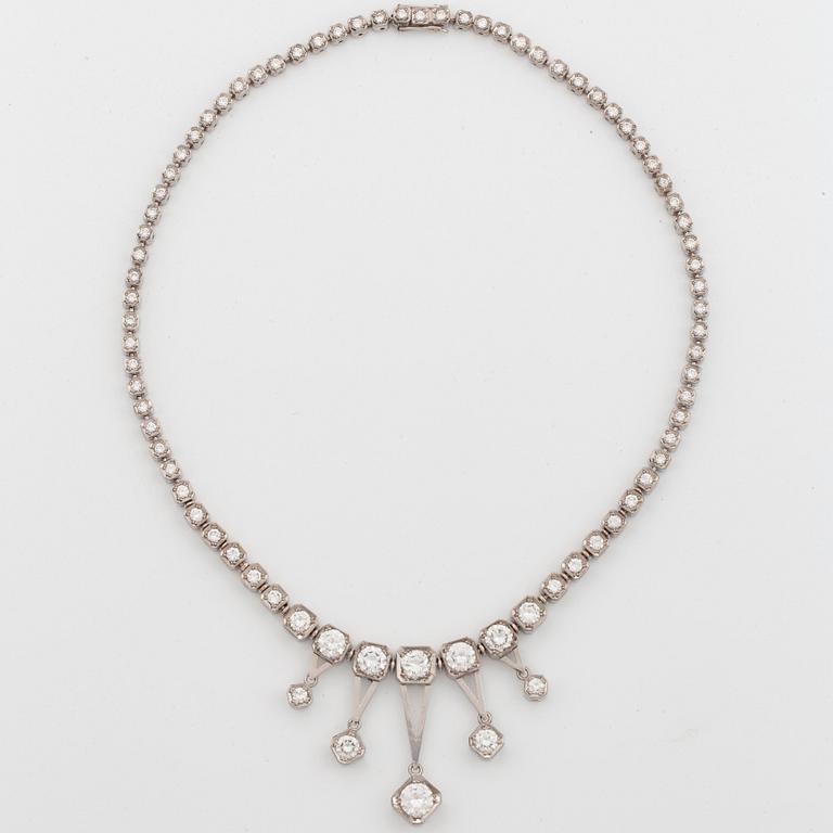 Collier Evert Lindberg 18K vitguld med runda briljantslipade diamanter 10.42 ct enligt gravyr.