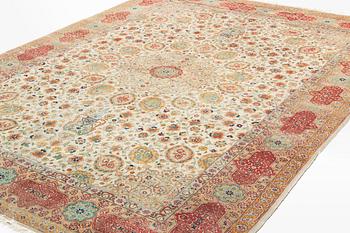 A carpet, semi-antique, Tabriz, ca 298 x  228 cm.