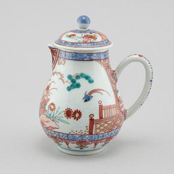 A late 18th century porcelian chinese lided jug.