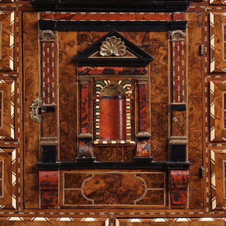 KABINETTSKÅP, barock, 1600-talets slut.