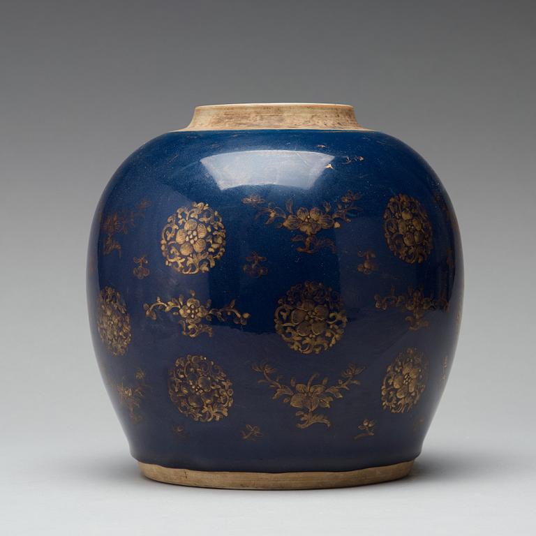 A powder blue jar, Qing dynasty, 18th Century.