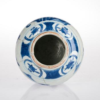 KRUKOR, 2 st. orientaliska, Kangxi (1662-1722) samt 1900-tal.