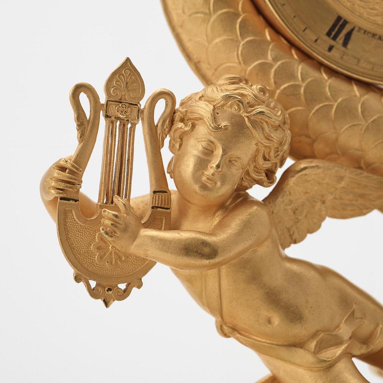 BORDSPENDYL. Frankrike, 1800-talets början. Empire. Pickard a Paris.