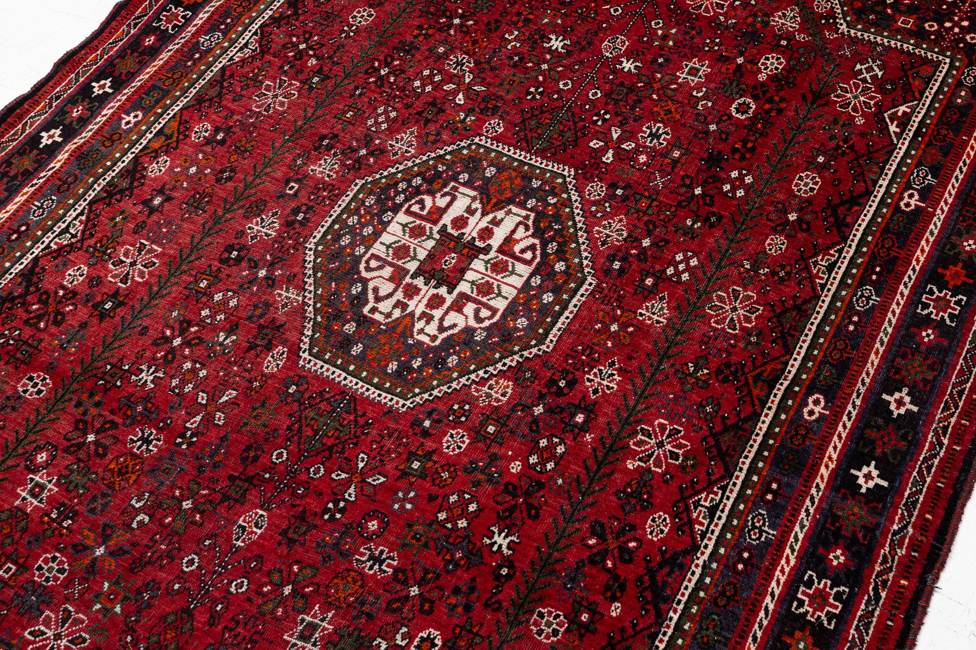 Rug, possibly Bidjar, approx. 270 x 172 cm.